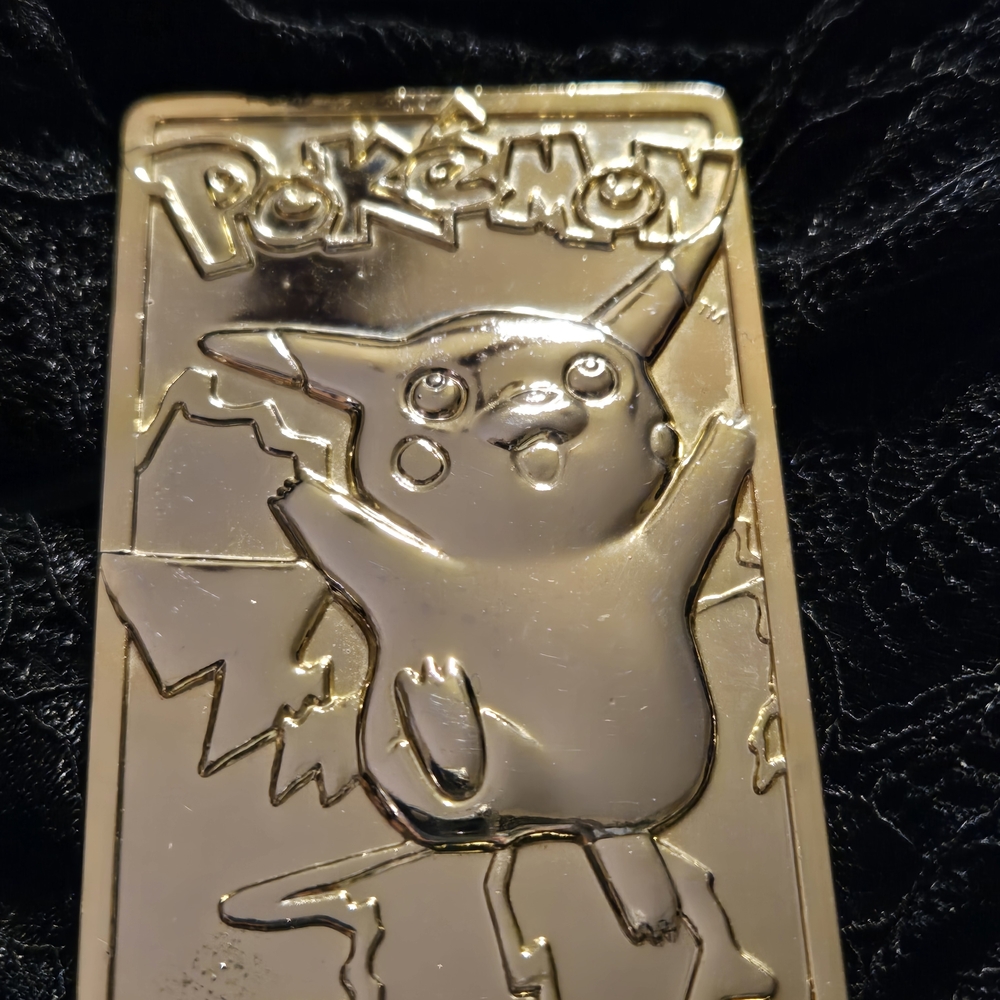 Gold Pokémon Pikachu Card